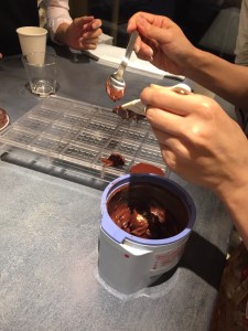 同じグラム数づつ流し込む