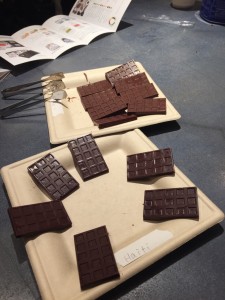 ハイチ(手前)とベトナム(奥)色も違う。